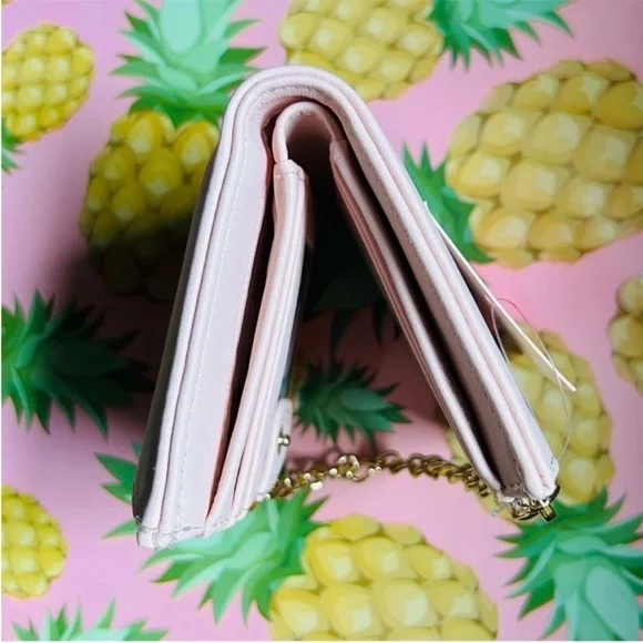 🆕 Betsey Johnson Gummy Bear Wallet With Card Holder Blush NWT🧸 - Picture 4 of 7